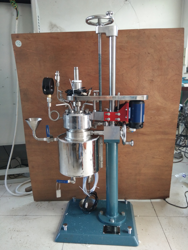 KCF系列--釜體可翻轉出料、夾套電加熱管加熱導熱油2