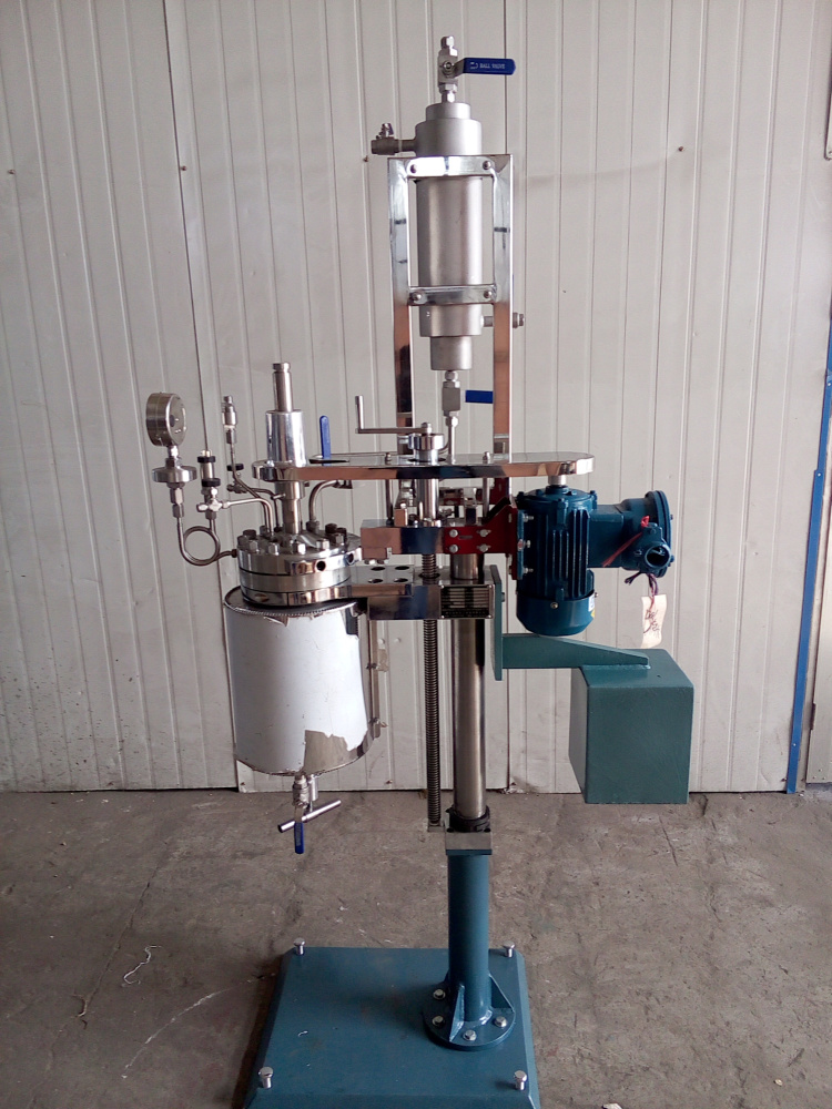 DFCF系列-電動升降釜體帶冷凝器.側面照片