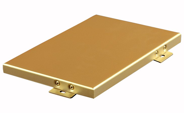 氟碳鋁單板介紹------------------------  氟碳鋁單板作為幕墻的一種形式，多用于作墻體 蔽護和不采光的墻壁，代替馬賽克和一般噴沙外墻。鋁單板幕墻 作為鋁單板幕墻的一種，以其質地輕，強度好的物點在高層建筑的作用上有優勢，由于高層建筑時刻受到各種荷載的作用，所受風壓大，馬賽克容易脫落，硬度不強 的幕墻材料會因為大的風壓而變形。高層建筑作為幕墻使用大戶，鋁單板幕墻基于它獨特的優勢而得以大量使用    ◆色彩艷麗，久經耐用、不褪色，  ◆環保、防火、防潮，  ◆品種多元化，圖案，色彩可以根據用戶要求定做，  ◆ 良好的平整性、防潮性和抗油性  ◆ 非常出色的耐腐蝕性，抵抗潮濕環境、紫外線  ◆ 無懈可擊的防火、防潮功能及耐腐蝕性功能，吸音、隔熱性能好，具有完美的吸音效果  ◆ 鋁網板結構精巧，拼接無縫，可保持二十年不變色；  ◆ 無毒無味，環保，可回收     01.jpg  氟碳鋁安裝工藝------------------------   1、施工前，對照鋁板幕墻的骨架設計，復檢主體結構的質量。因為主體結構質量的好壞，對幕墻骨架的排列位置影響較大。特別是 墻面垂直度，平整度的偏差，以及外墻洞口位置，將會影響整個幕墻的水平位置。  2、詳細核查施工圖紙和現場實測尺寸，以確保設計加工的完善。  3、鋁板幕墻依靠腳手架進行施工，根據幕墻骨架設計圖紙規定的高度和寬度，搭設施工雙排腳手架。腳手架距墻面不小于50cm，以方便施工。  4、外墻面底層抹灰施工完畢，并檢查驗收合格  02.jpg  氟碳鋁單板應用案例------------------------    1bdd513271e595e9.jpg